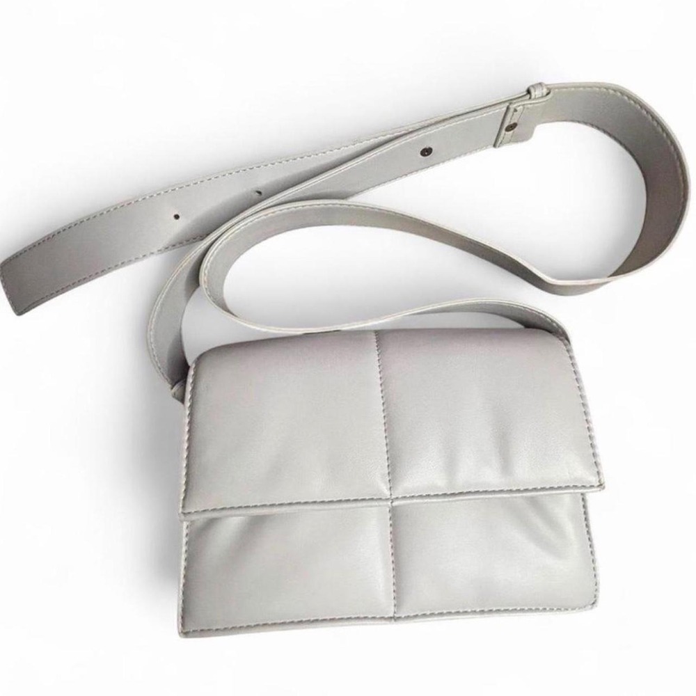Light Gray Padded Quilted Pillow Bag Wide Strap Crossbody Grid Purse Minimalist